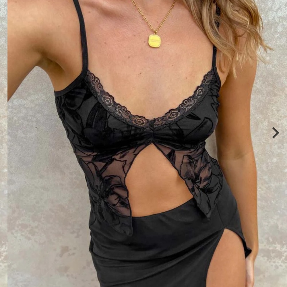 Beginning Boutique Huntley Black Lace Floral Cami Crop Top Tank Size 4